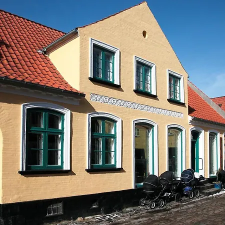 Fruens Vilje Hotel *